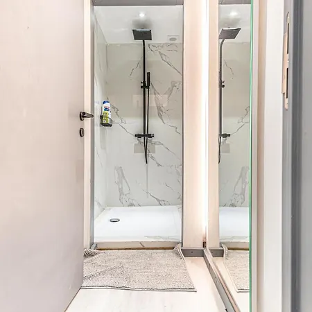 2 Bedrooms 4 Guests *