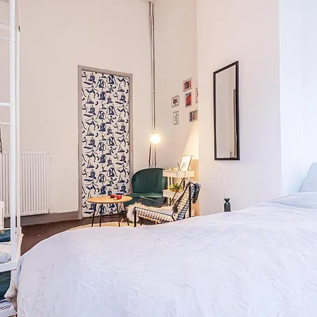 2 Bedrooms 4 Guests