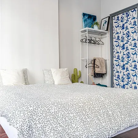 2 Bedrooms 4 Guests *